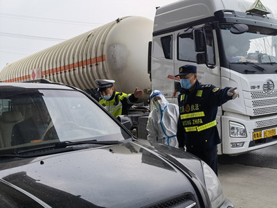 徐州交警堅守一線，筑牢防疫“安全墻”保障道路貨物運輸安全暢通